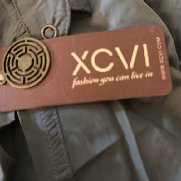 Women’s jumpsuit, silky type material, never worn. - Picture 4 of 8